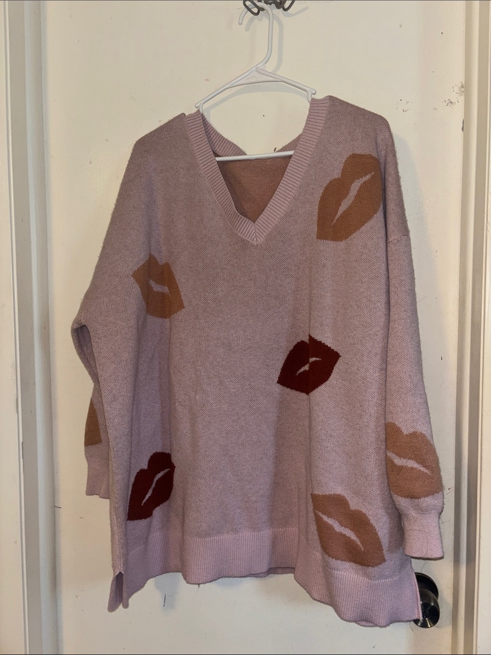 BloomChic Blush Pink V-Neck Sweater with Lip Print